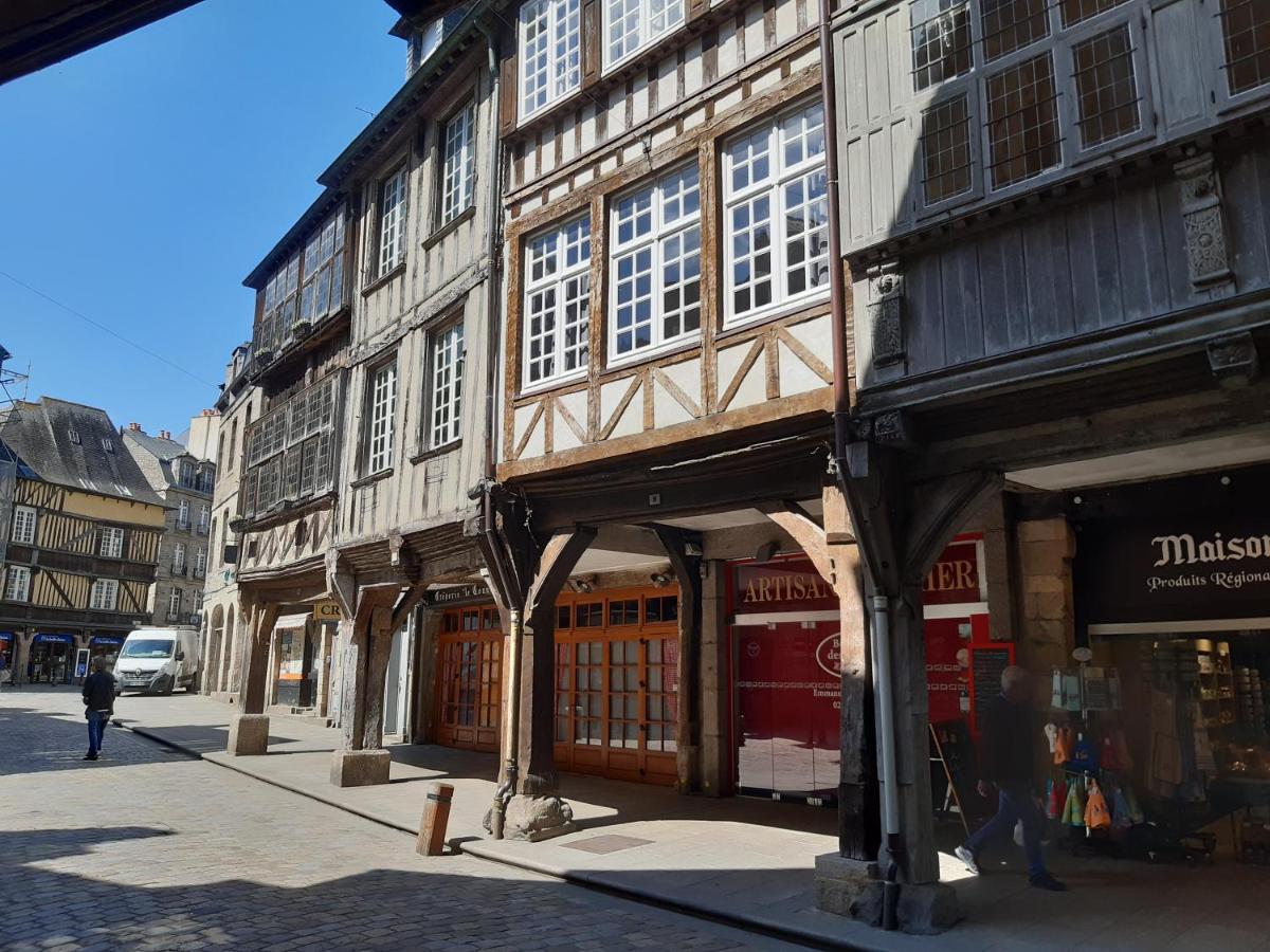 L'Aparthe Dinan - Vue Sur La Place Du Marche Exterior foto